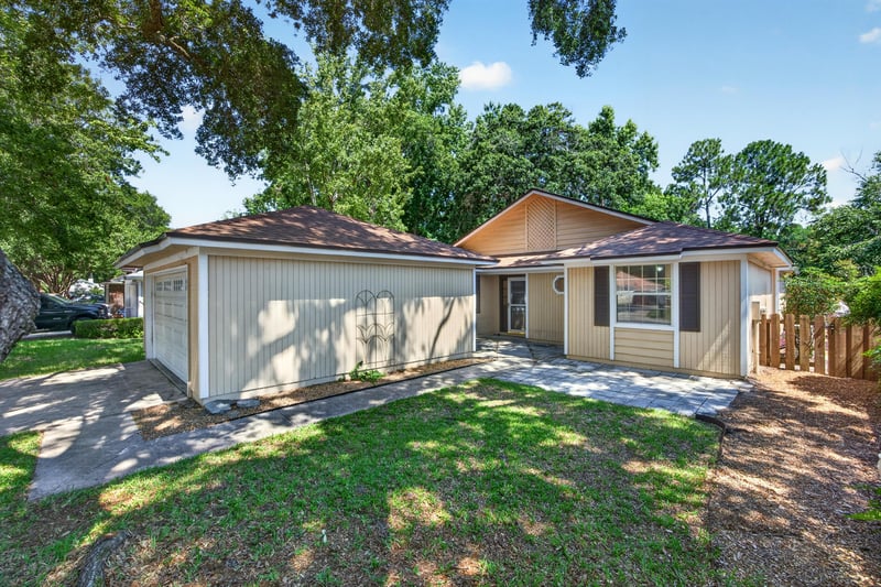 Photo 3 of 4341 Lake Woodbourne Dr S, Jacksonville, FL 32217, photographed by Megapixeler