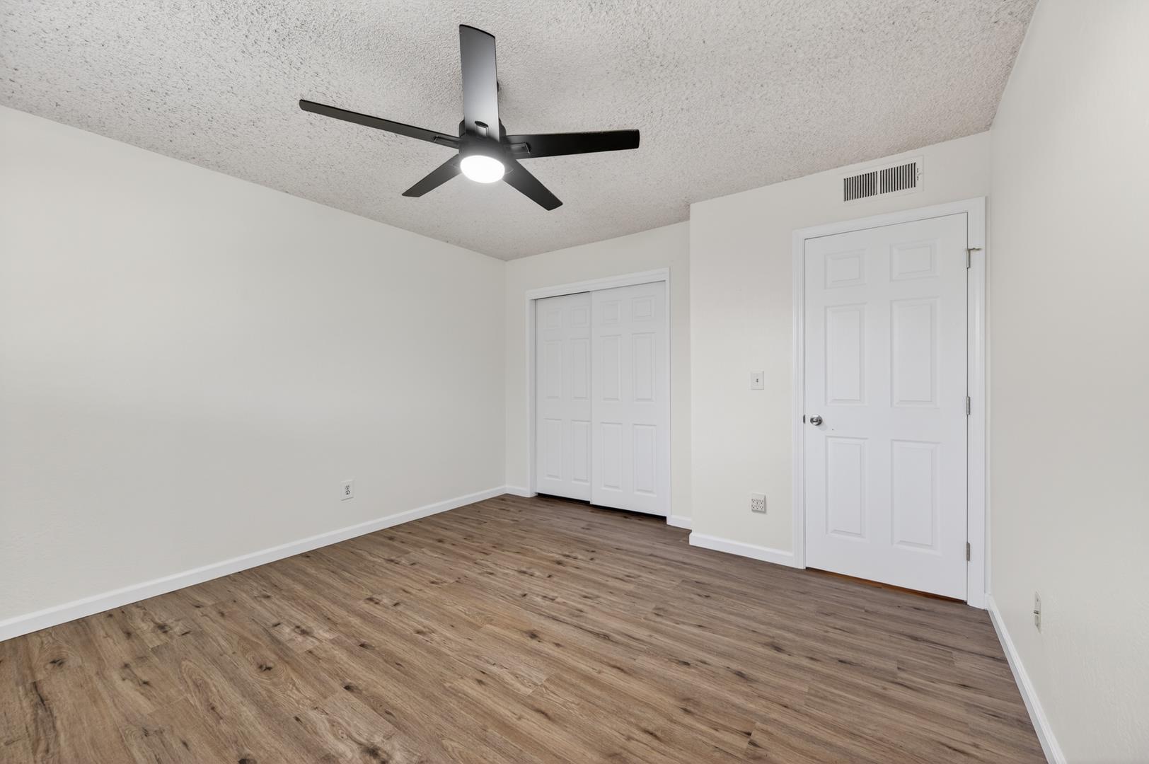 1235 W Dyer Ave, photo 36