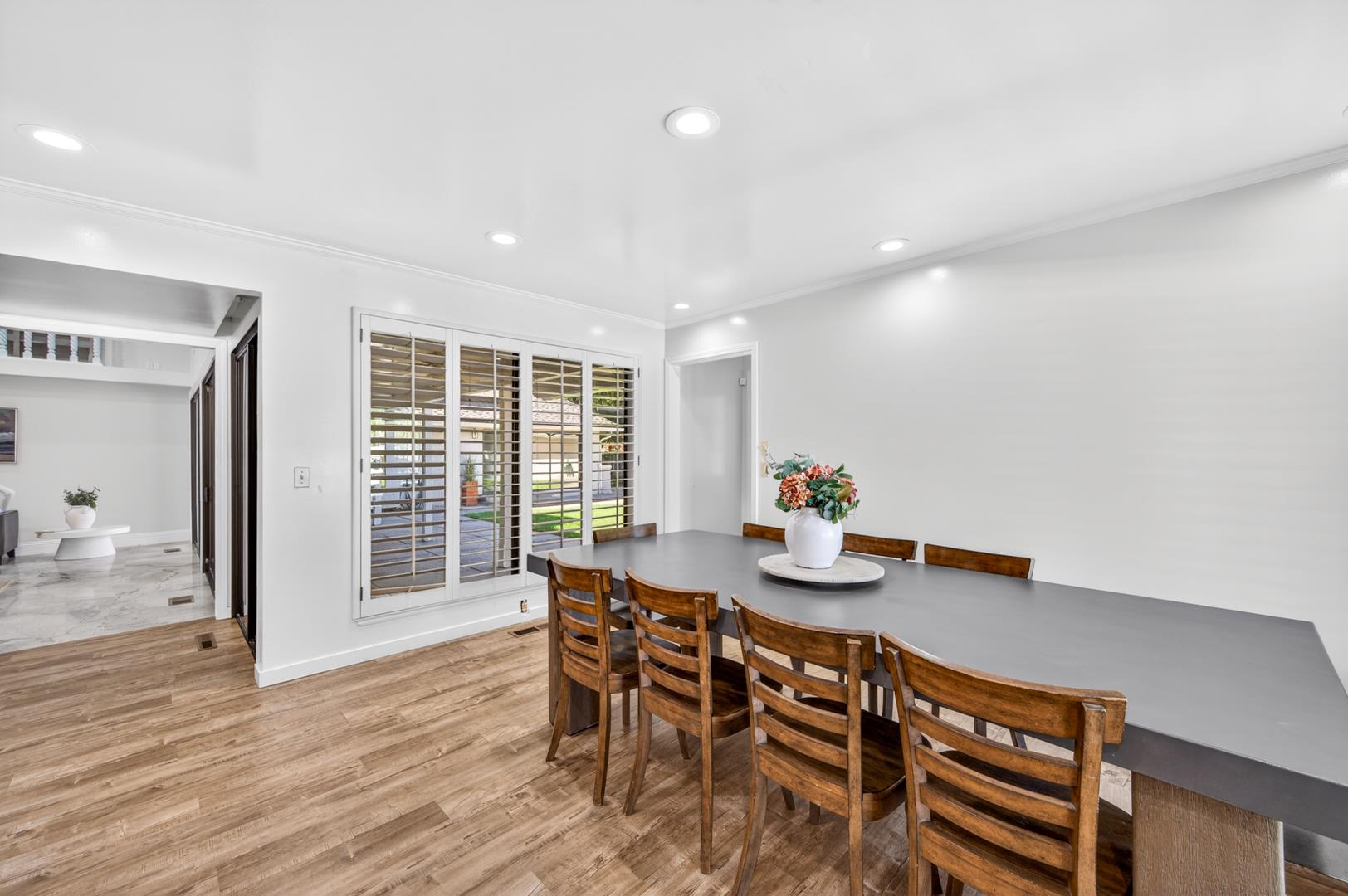 5261 N Van Ness Blvd, photo 41
