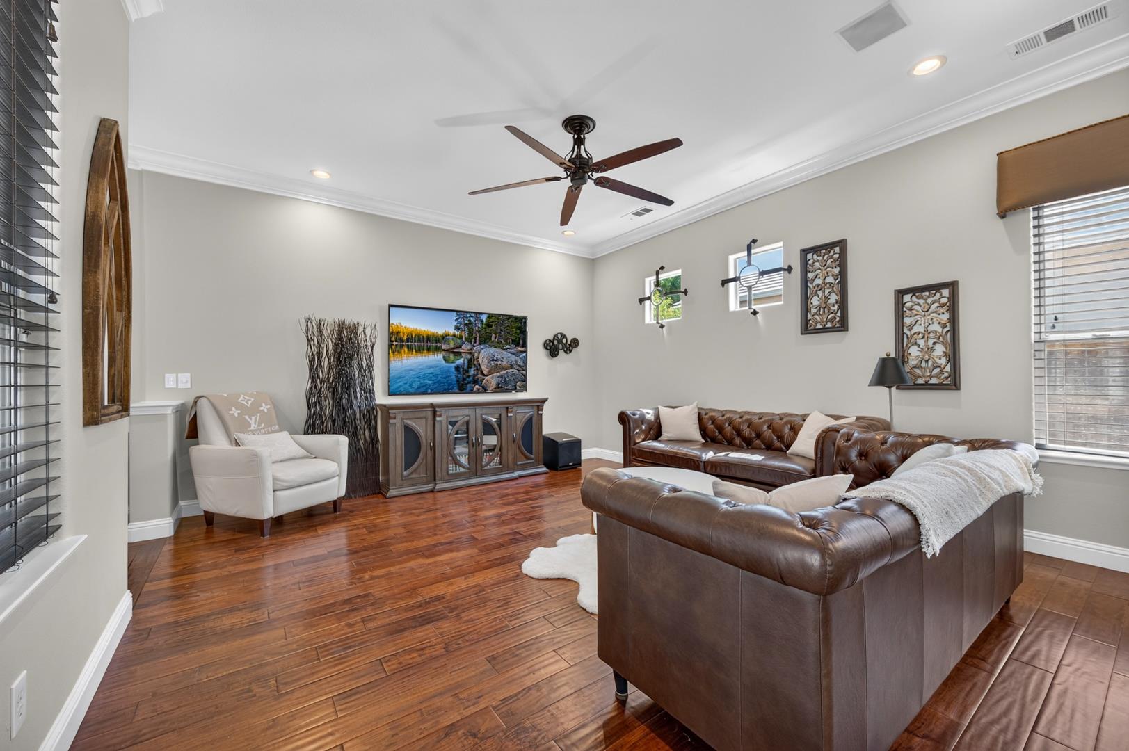 633 W Richmond Ave, photo 31