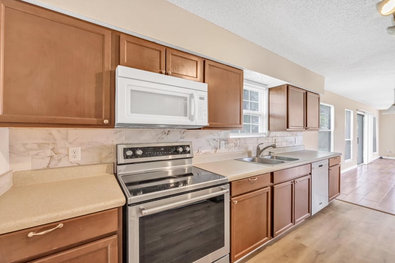 Photo 14 of 4351 Queensway Dr, Jacksonville, FL 32257, photographed by Megapixeler
