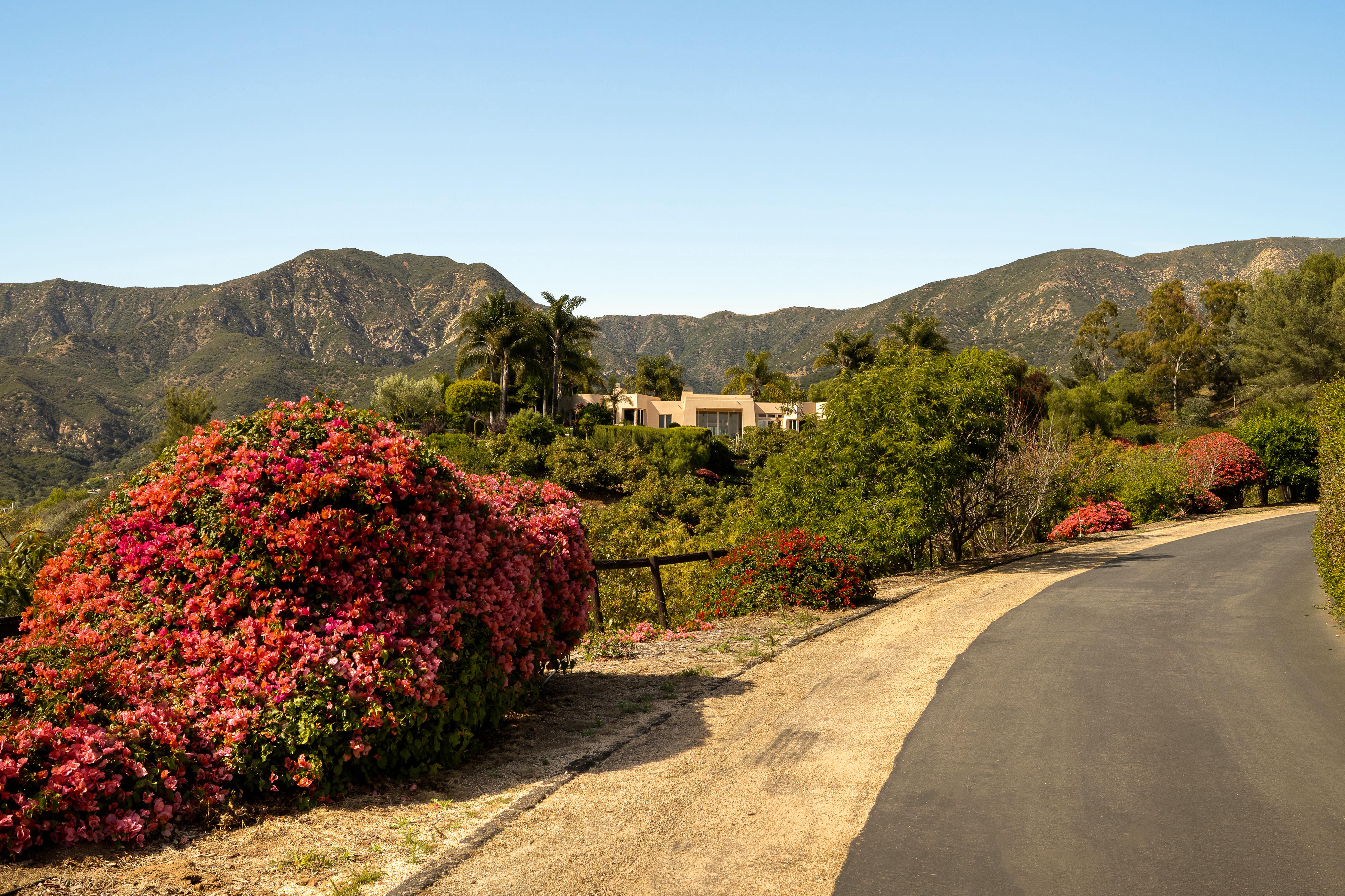 Professional real estate photography of 11 Hunt Drive Santa Barbara CA — 70-photo GTS Package by VirTour Media