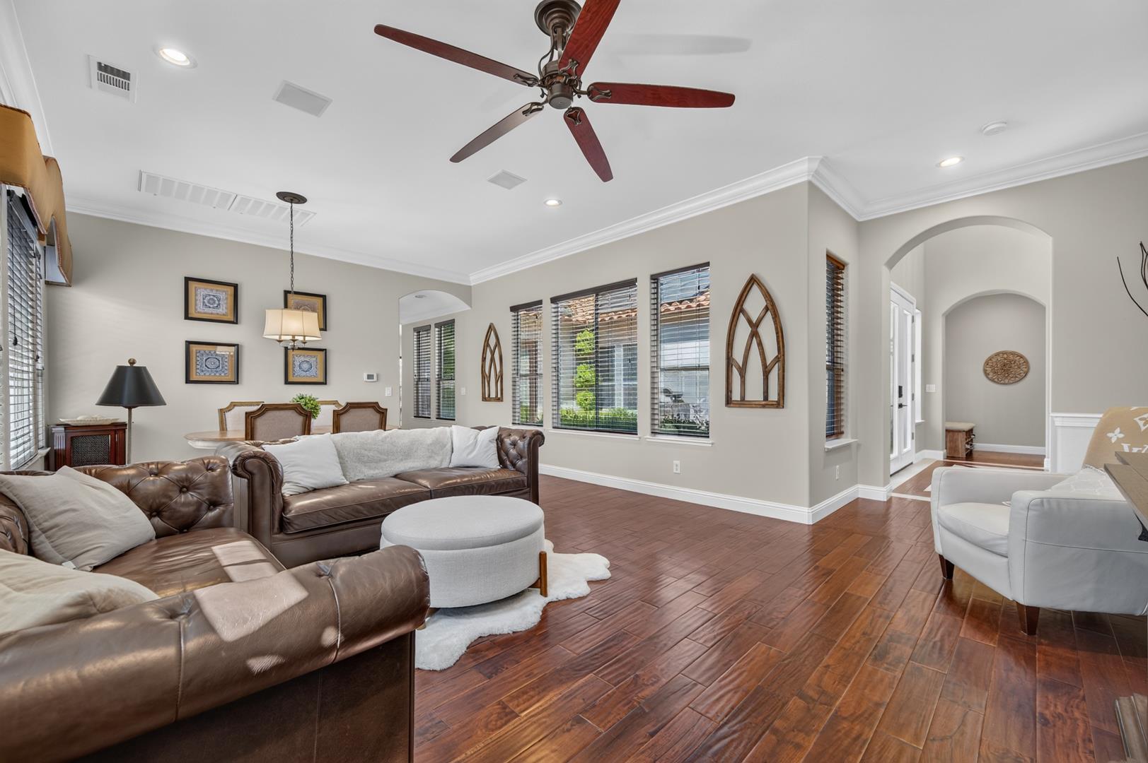 633 W Richmond Ave, photo 33