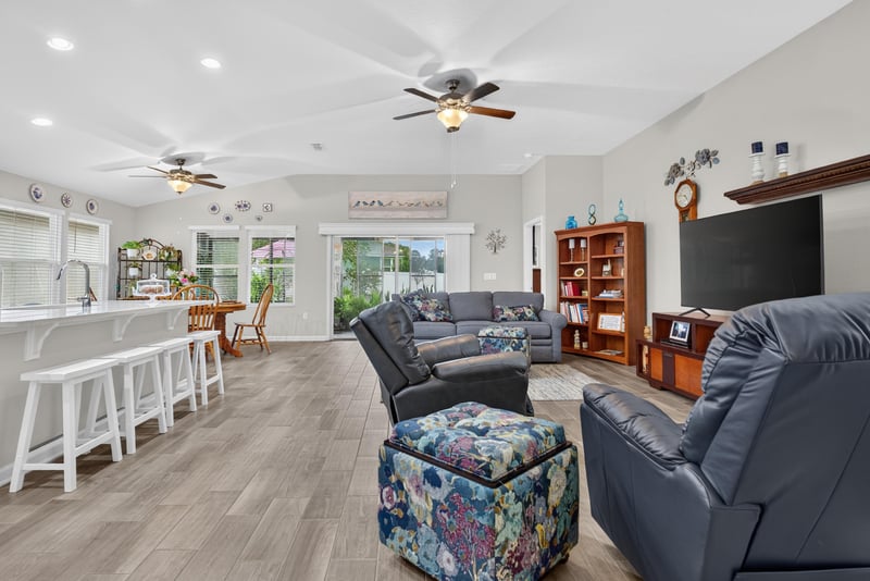 Living room open to kitchen with bar seating at 4319 Green River Pl, Middleburg, FL 32068