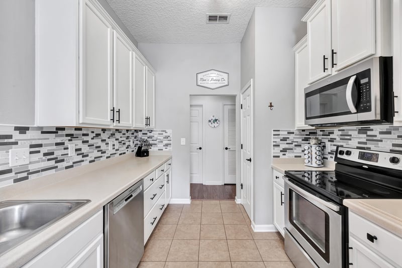 Photo 15 of 526 Arborwood Dr, Jacksonville, FL 32218, photographed by Megapixeler