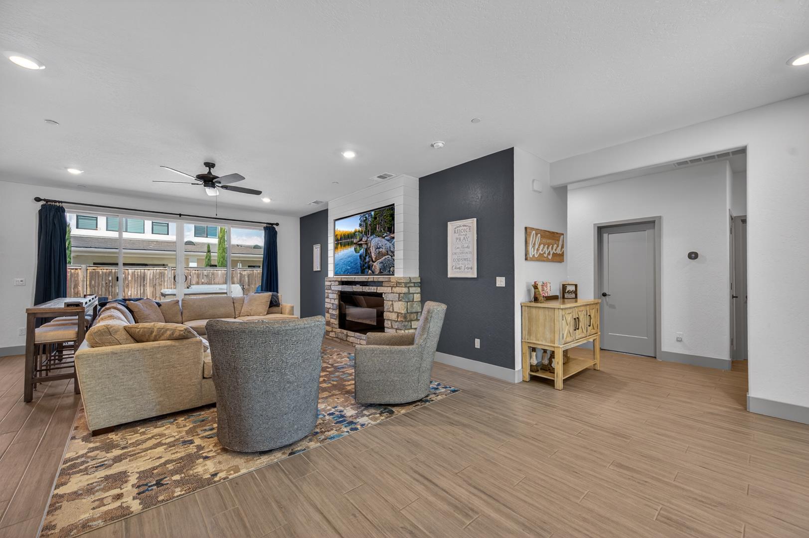 2086 N Phillip Ave, photo 24
