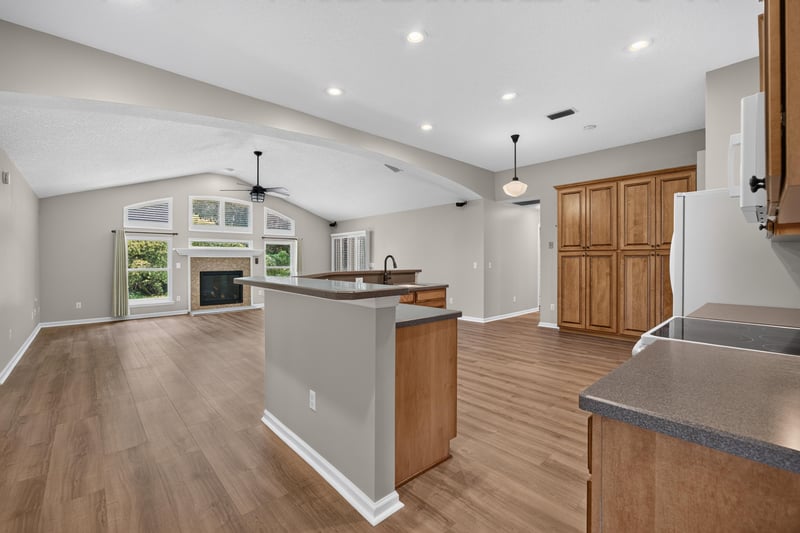 Kitchen with island and vaulted ceiling at 1955 GUARDED Way, Fleming Island, FL 32003