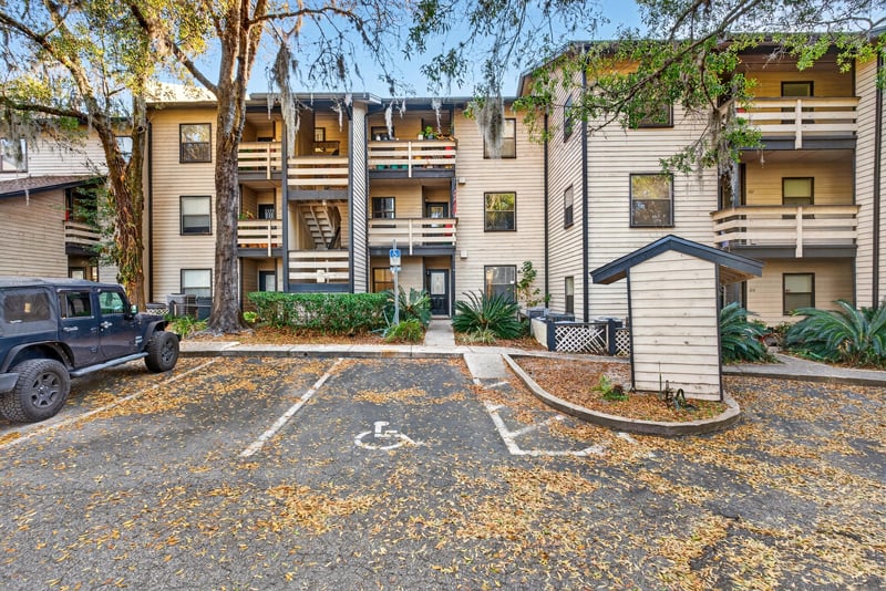 Photo 4 of 1604 Arcadia Dr, Jacksonville, FL 32207, photographed by Megapixeler