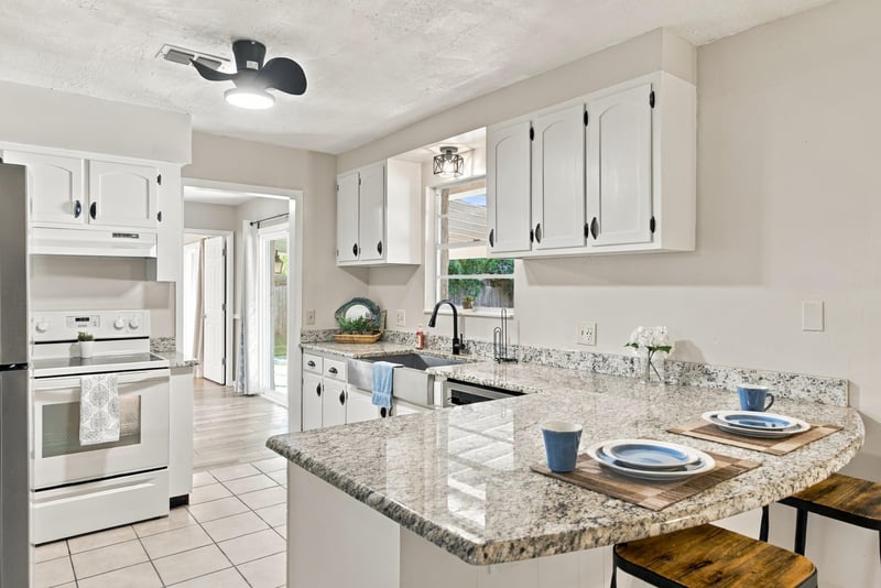 Kitchen and dining area interior view, photographed by Megapixeler on Crosby Ln, Orange Park