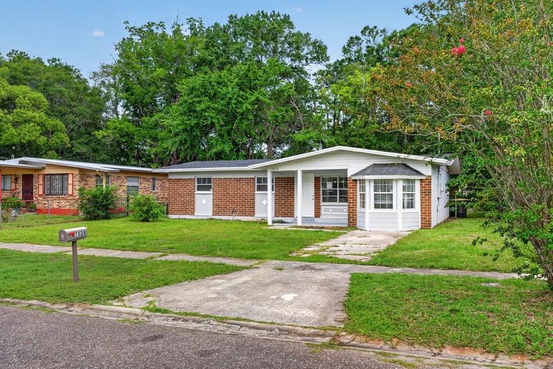 Photo 3 of 7028 Lincoln Cir W, Jacksonville, FL 32209, photographed by Megapixeler