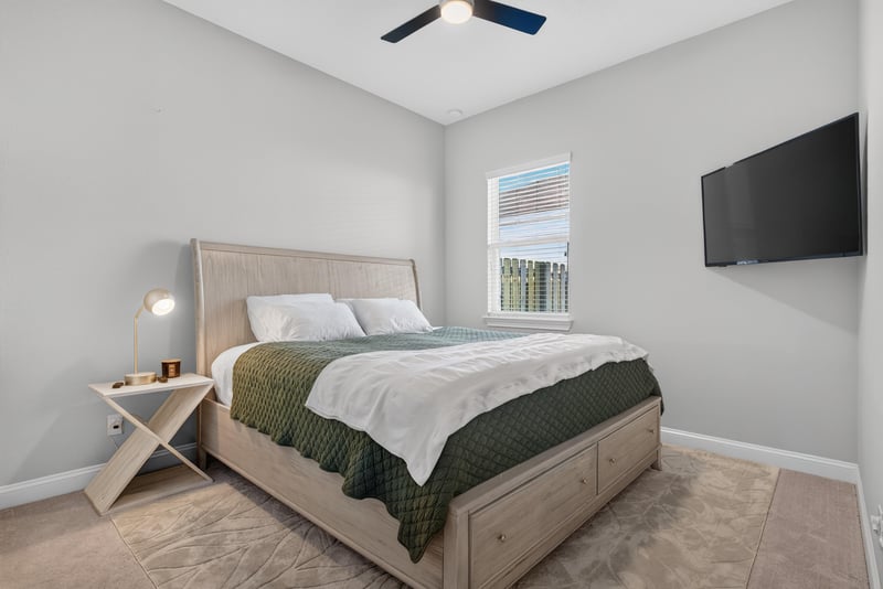 Secondary bedroom with ceiling fan at 3328 Southern Oaks Dr, Green Cove Springs, FL 32043