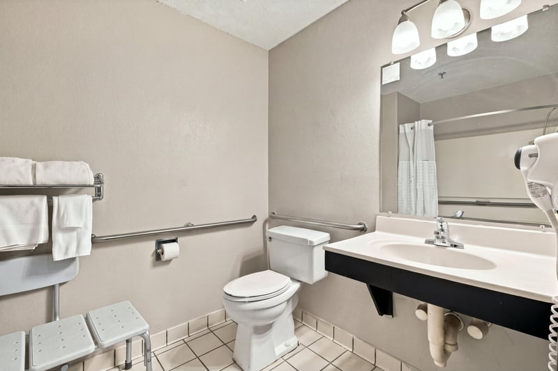 Bathroom with sink and towels, photographed by Megapixeler on Eldridge Loop, Orange Park