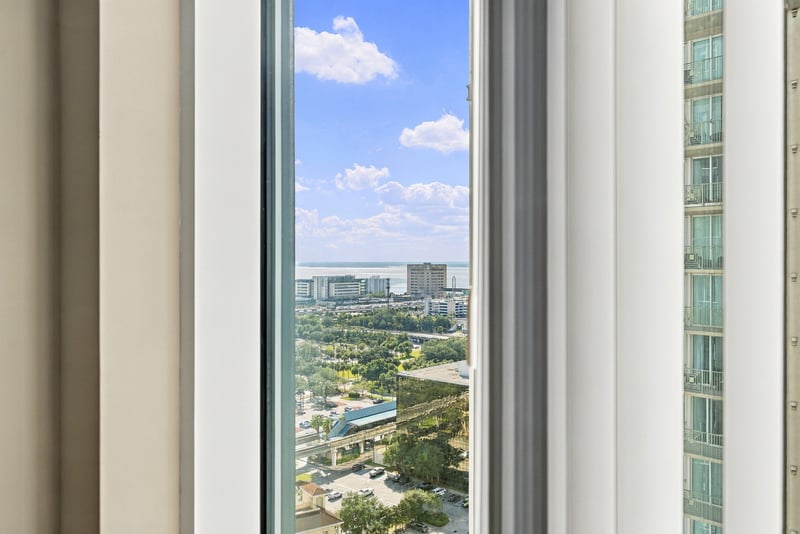 Window view overlooking the city below, photographed by Megapixeler on Riverplace Blvd, Jacksonville