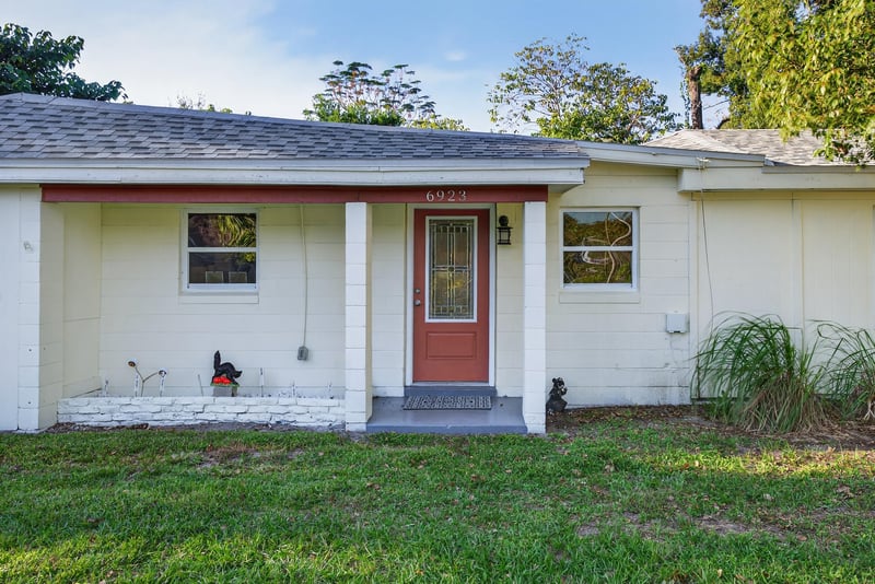 Photo 6 of 6923 King Arthur Rd N, Jacksonville, FL 32211, photographed by Megapixeler