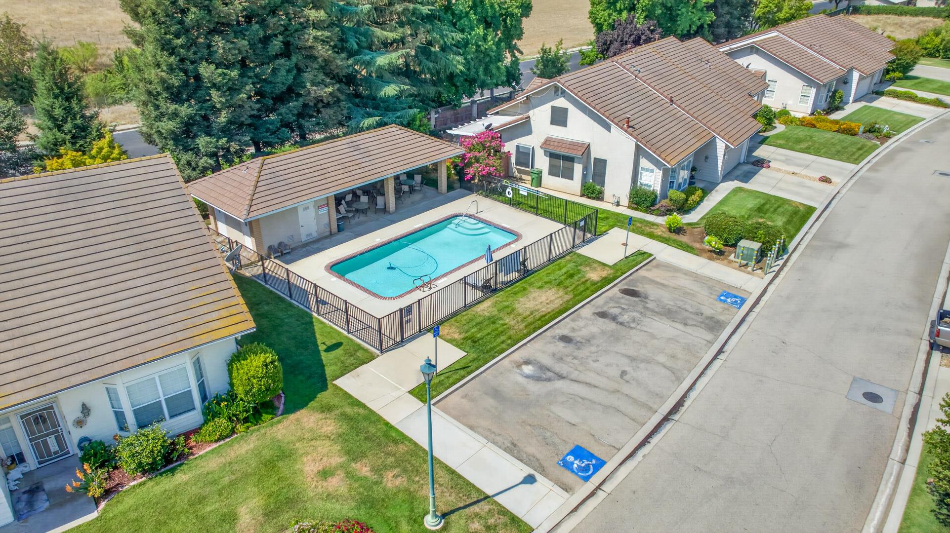 337 Village Dr, photo 19