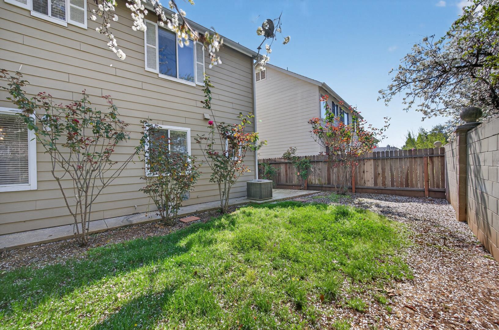 1079 E Monticello Cir, photo 65
