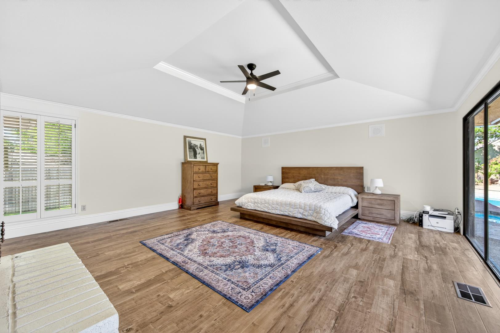 5261 N Van Ness Blvd, photo 76