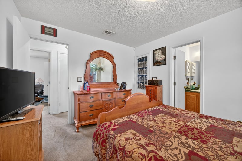 Photo 14 of 7987 Winterwood Ln, Jacksonville, FL 32210, photographed by Megapixeler