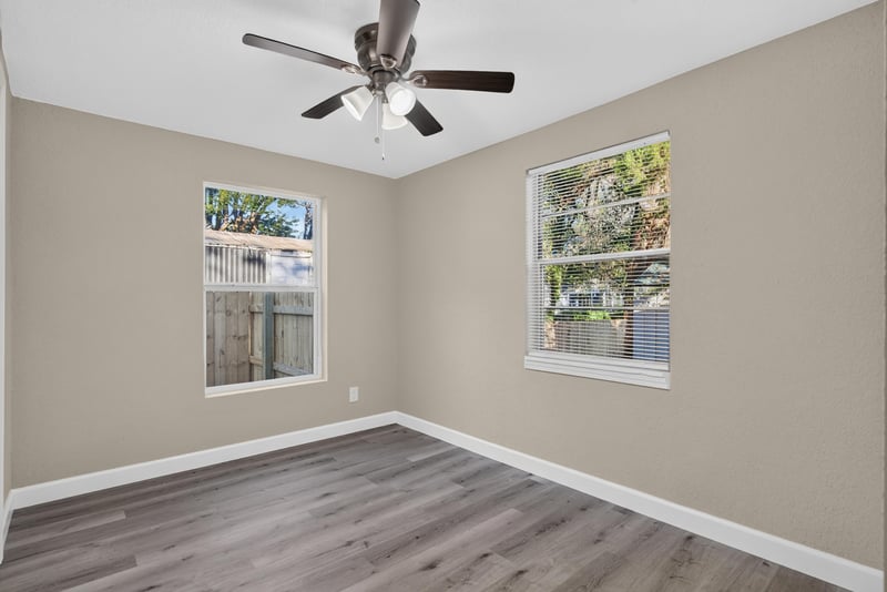 Empty bedroom, photographed by Megapixeler on Susie St, Jacksonville