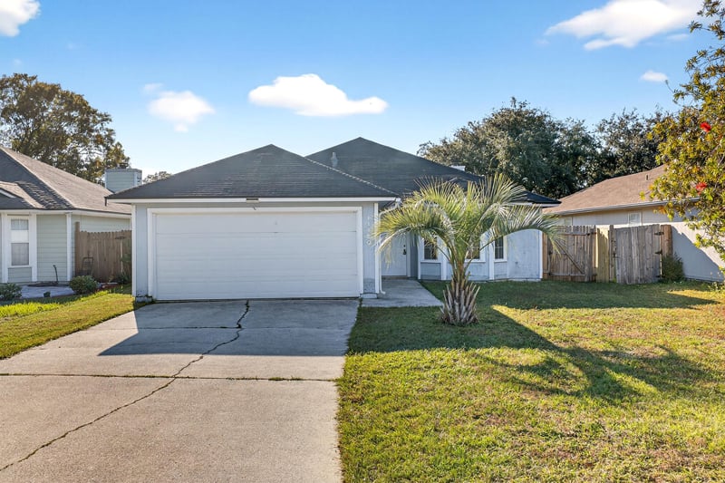 Photo 1 of 11170 Wandering Oaks Dr, Jacksonville, FL 32257, photographed by Megapixeler