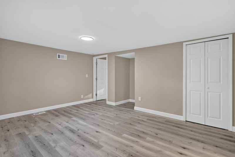 Empty room with closets, photographed by Megapixeler on Susie St, Jacksonville