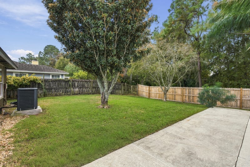 Backyard lawn, photographed by Megapixeler on Winding Springs Ct, Jacksonville