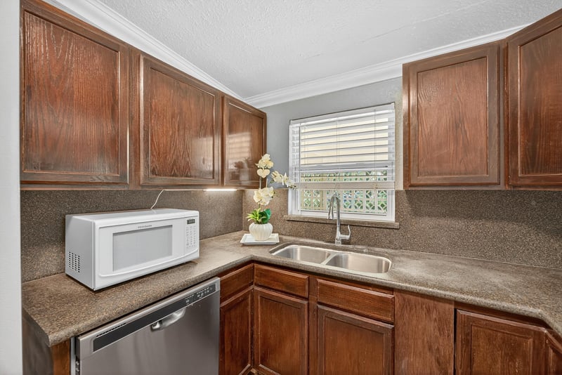 Photo 11 of 517 Renne Dr N, Jacksonville, FL 32218, photographed by Megapixeler