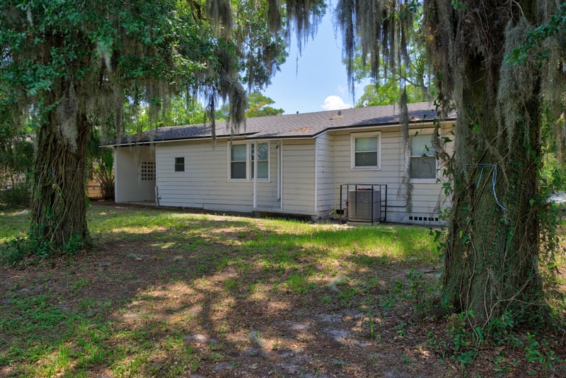 Backyard with large oak trees at 855 Cornwallis Dr, Jacksonville, FL