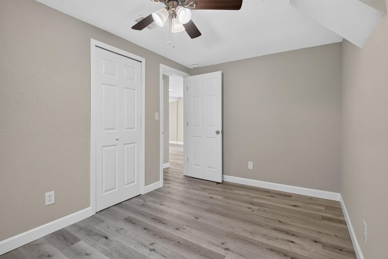 Empty bedroom, photographed by Megapixeler on Susie St, Jacksonville