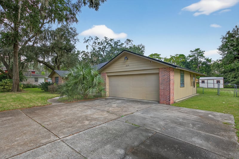 Photo 5 of 6819 Mc Mullin St, Jacksonville, FL 32210, photographed by Megapixeler