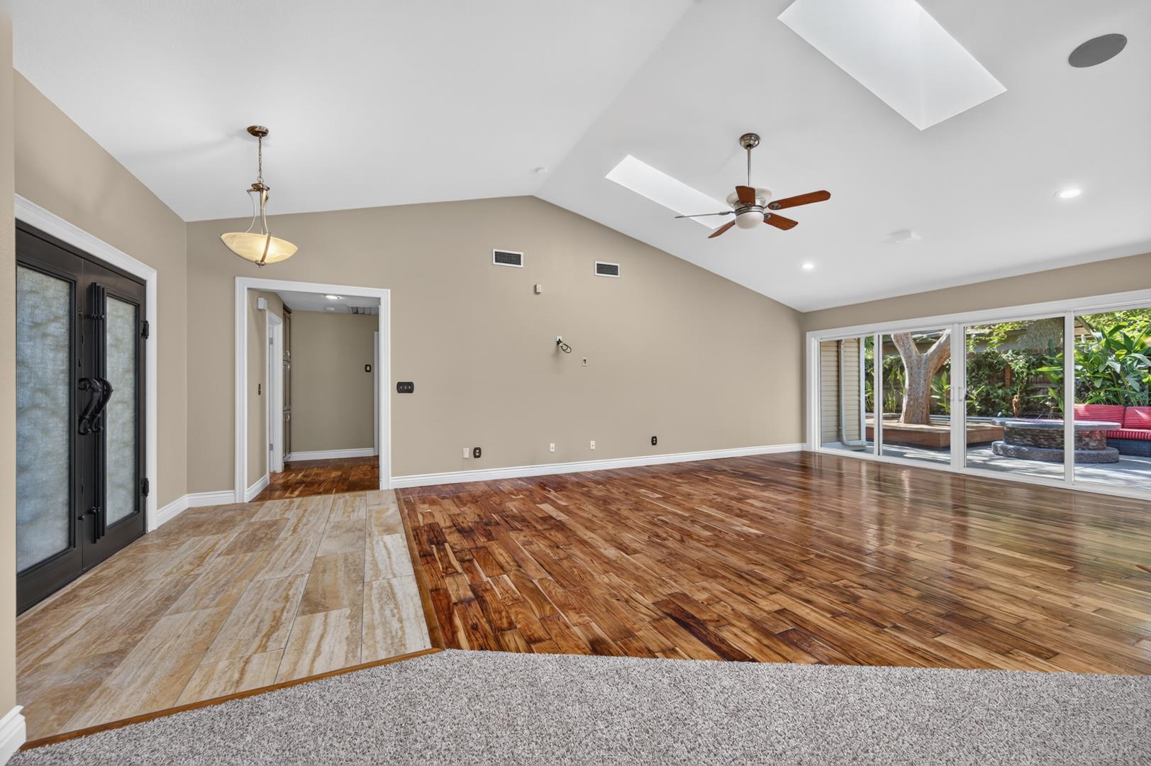 6495 N Vagedes Ave, photo 12