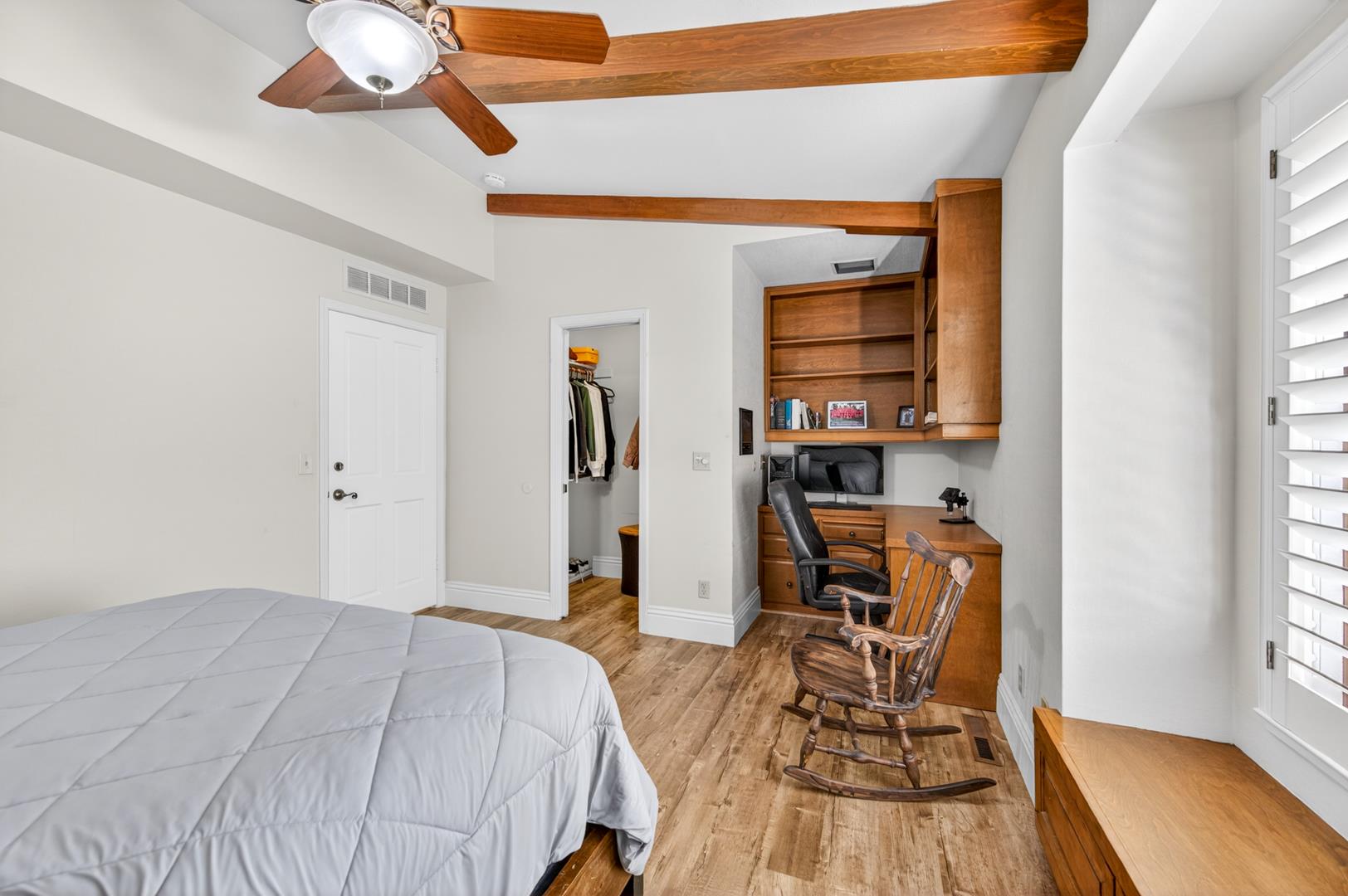 5261 N Van Ness Blvd, photo 67