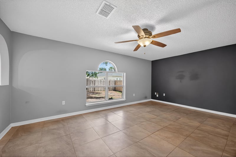 Family Room 2 at 7379 Edenfield Park Rd, Jacksonville, FL 32244