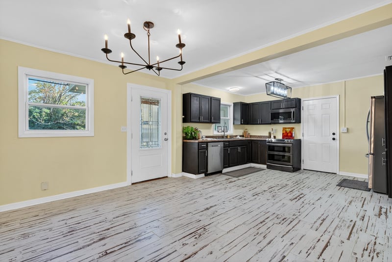 Photo 8 of 6923 King Arthur Rd N, Jacksonville, FL 32211, photographed by Megapixeler
