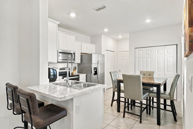 Kitchen island and dining nook, photographed by Megapixeler on Haymon Ave, Jacksonville
