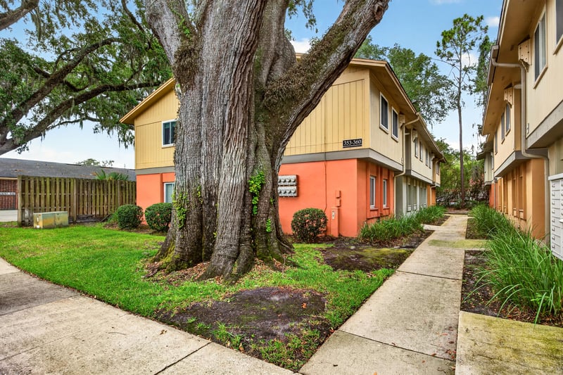 Building exterior and walkway under oak trees at 1800 Park Ave apt 358, Orange Park, FL