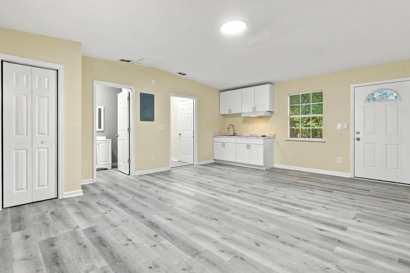 Kitchen area with side door, photographed by Megapixeler on W 24th St, Jacksonville
