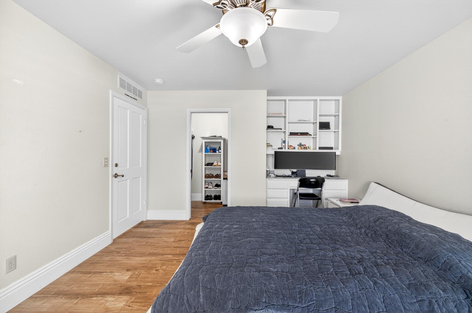 5261 N Van Ness Blvd, photo 65
