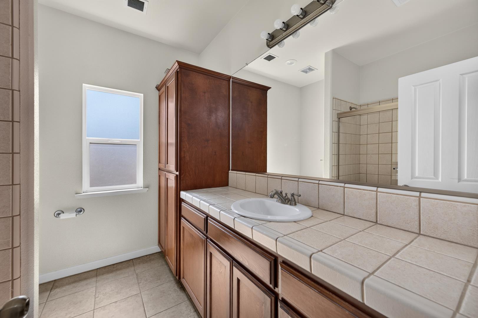 1114 E Oakmont Ave, photo 48