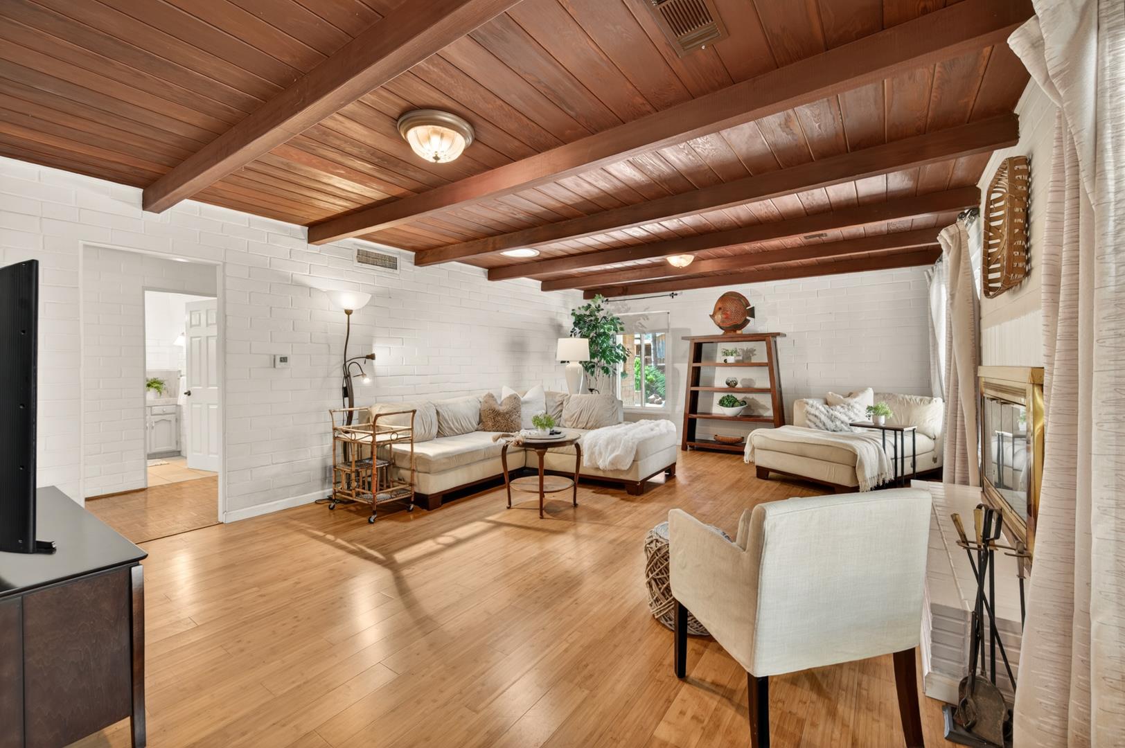 1220 E Sussex Way, photo 9