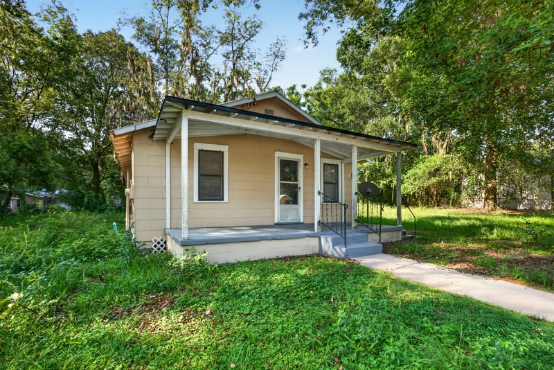 Front exterior view from the side yard at 2372 2nd Ave, Jacksonville, FL 32208