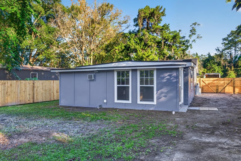 Backyard view with storage shed, photographed by Megapixeler on Susie St, Jacksonville
