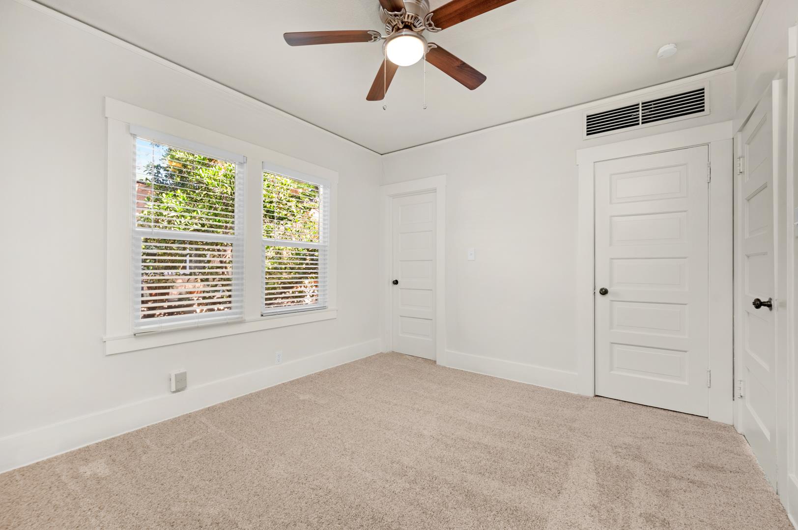 1009 N Vagedes Ave, photo 25