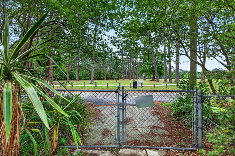 Photo 36 of 1573 Charon Rd, Jacksonville, FL 32205, photographed by Megapixeler