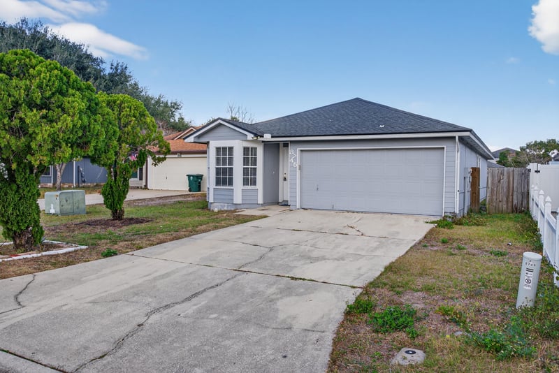Side Right at 8745 Buzz Ct, Jacksonville, FL 32216