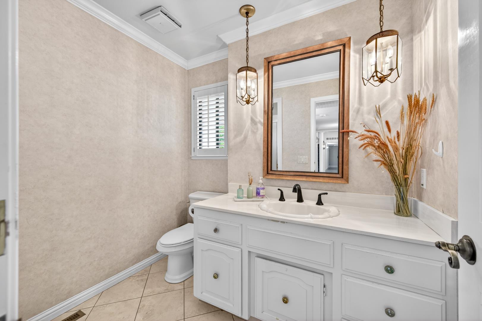 5261 N Van Ness Blvd, photo 29