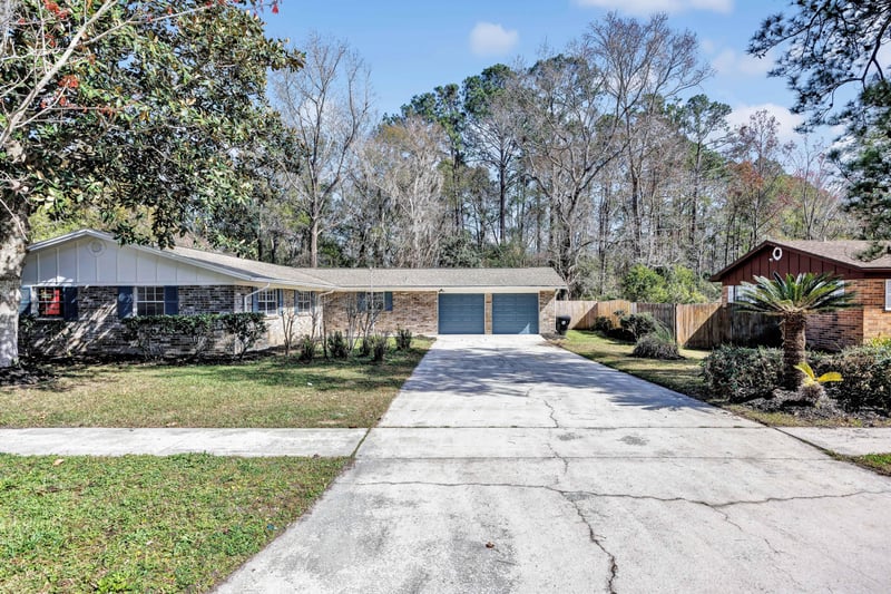 Photo 1 of 947 Grove Park Dr E, Orange Park, FL 32073, photographed by Megapixeler