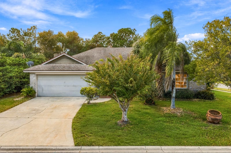 Front exterior with garage, photographed by Megapixeler on Winding Springs Ct, Jacksonville