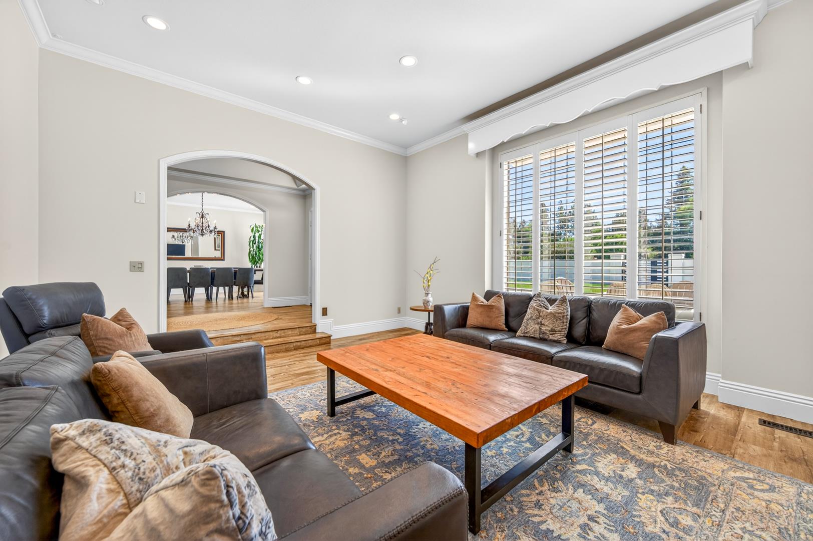 5261 N Van Ness Blvd, photo 26