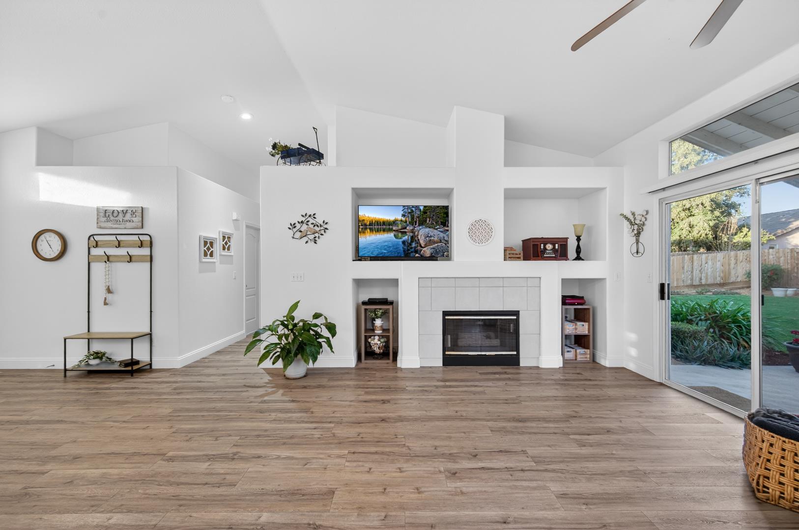 8652 N Sierra Vista Ave, photo 15